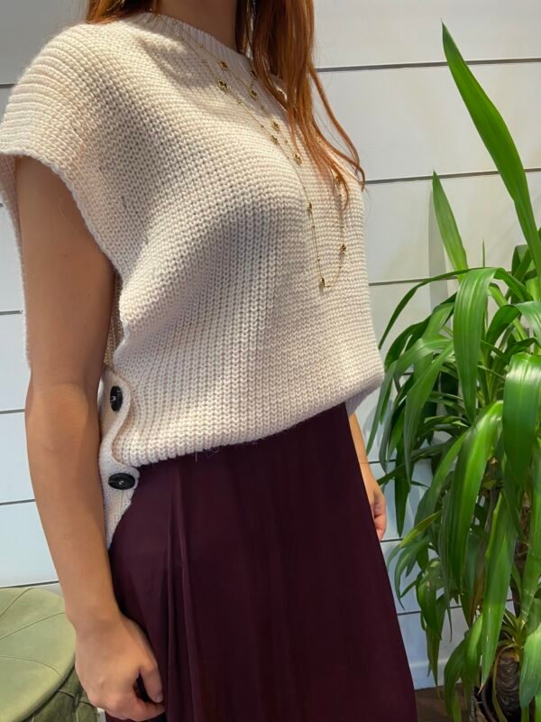 PULL SANS MANCHES DOVA